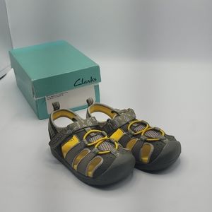 clarks flip flops kids yellow